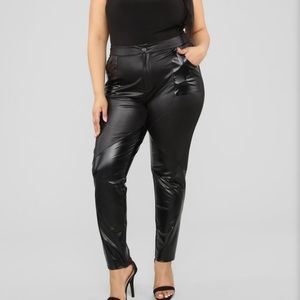 Not Here Or There Pants - Black/BlackSHARE